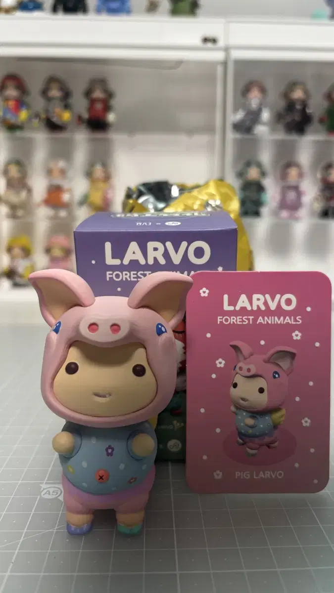 라보(LARVO) 피규어